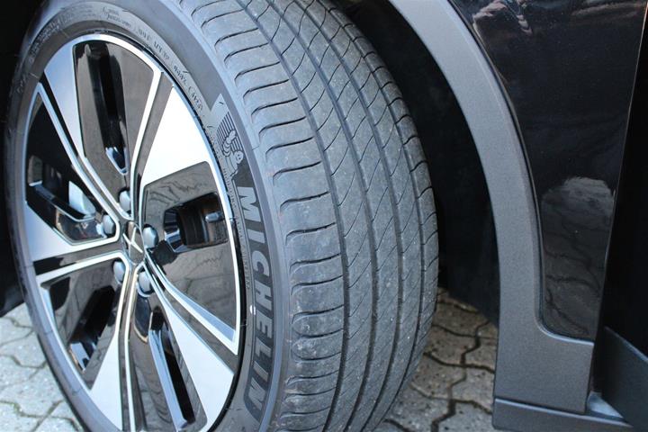 Sort Polestar 2 fra 2024