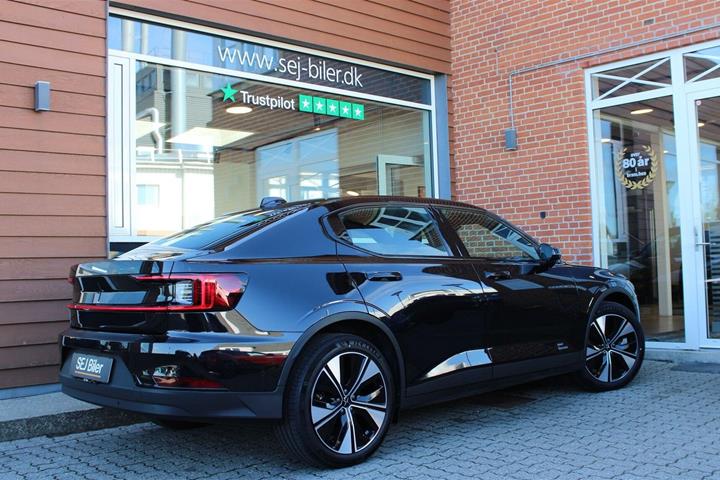 Sort Polestar 2 fra 2024