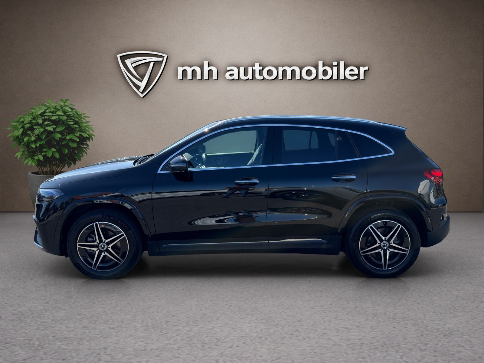 Sort Mercedes EQA250+ fra 2024