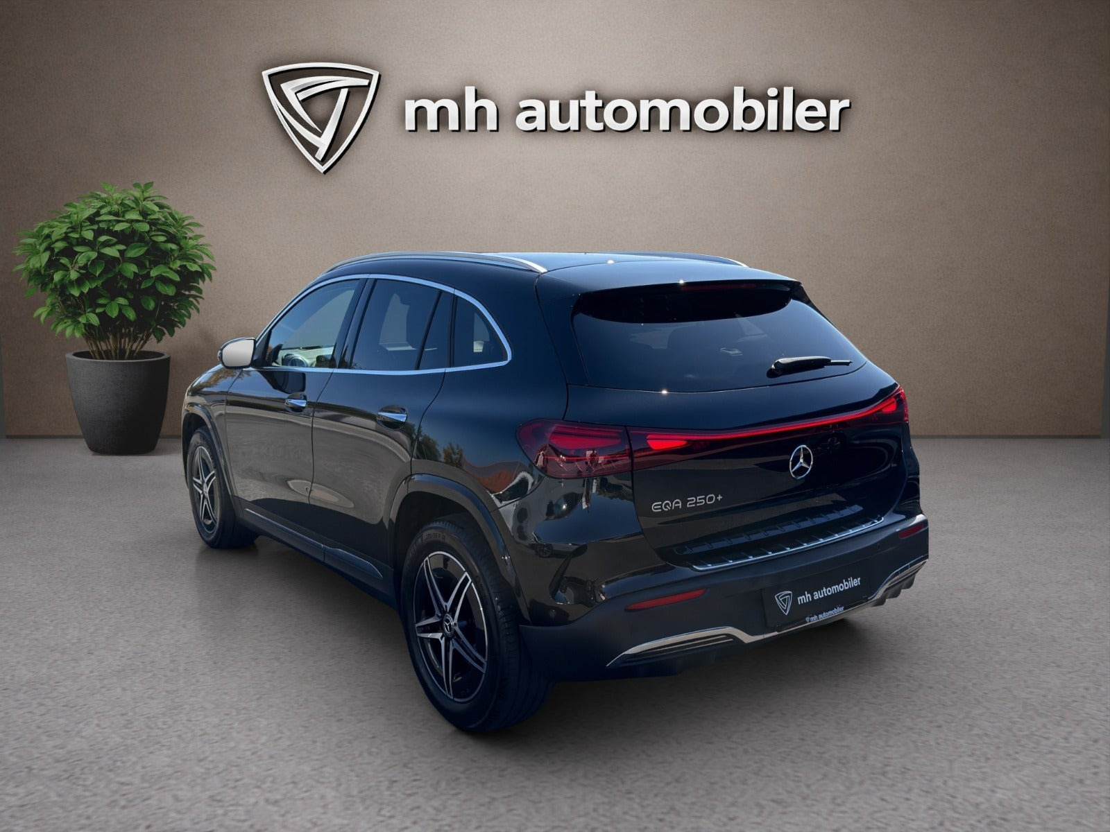 Sort Mercedes EQA250+ fra 2024