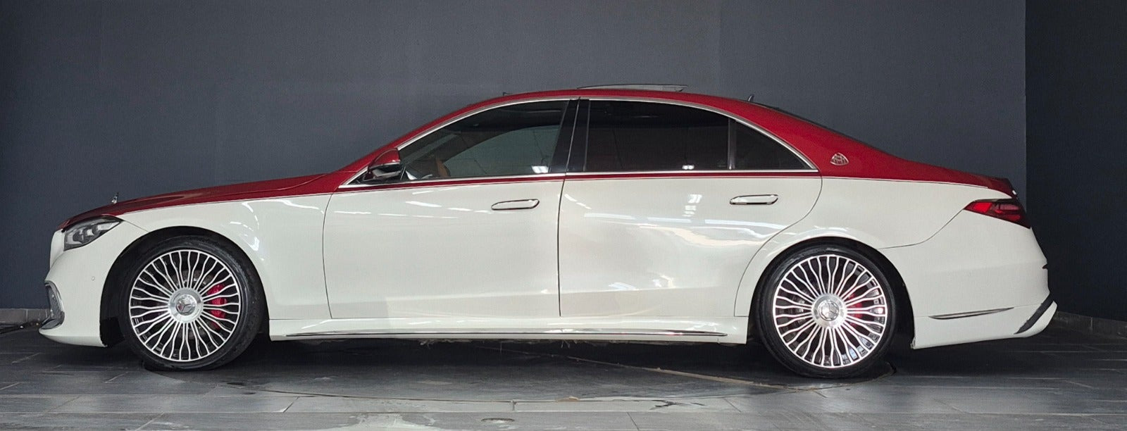Hvid Mercedes S320 fra 2008