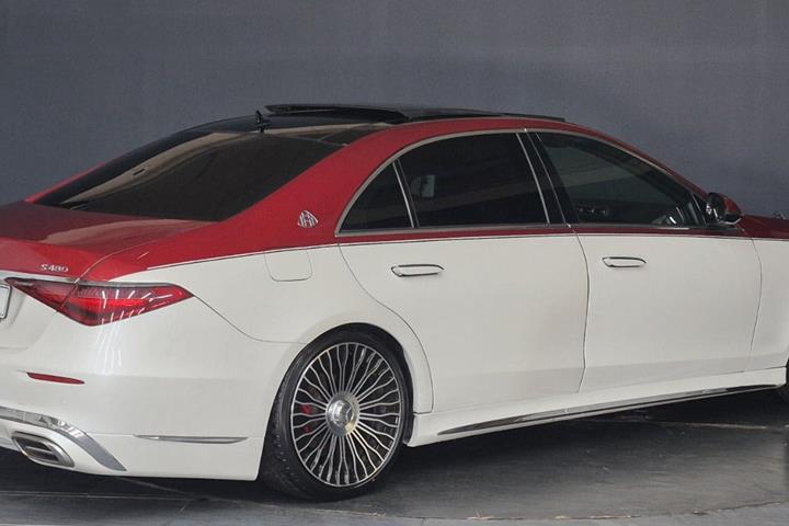 Hvid Mercedes S320 fra 2008