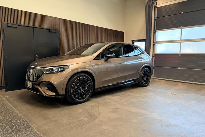 Brun Mercedes EQE43 SUV fra 2023