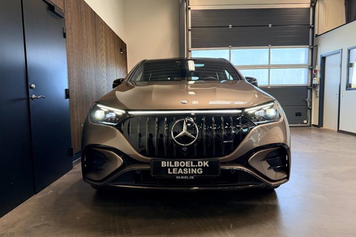 Brun Mercedes EQE43 SUV fra 2023