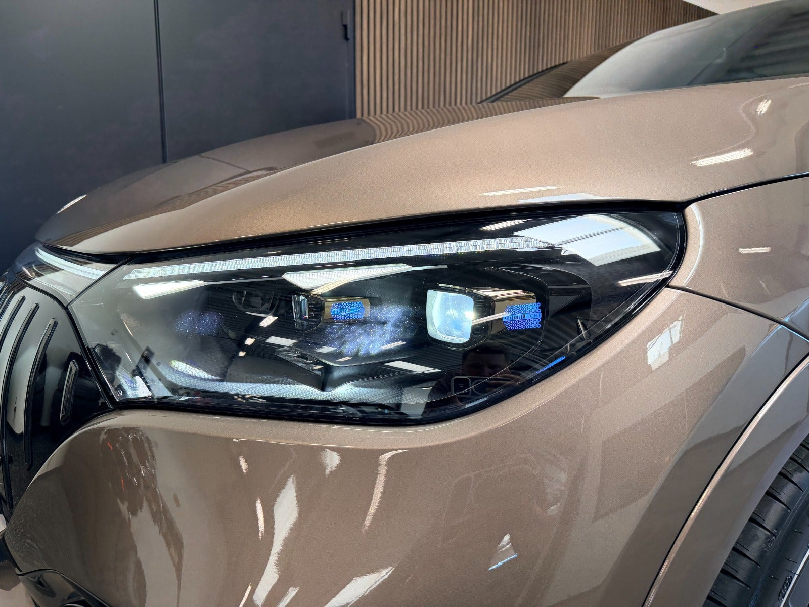 Brun Mercedes EQE43 SUV fra 2023