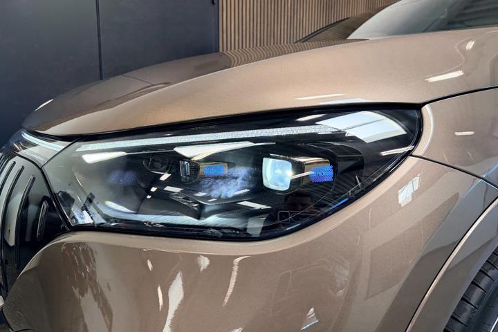 Brun Mercedes EQE43 SUV fra 2023