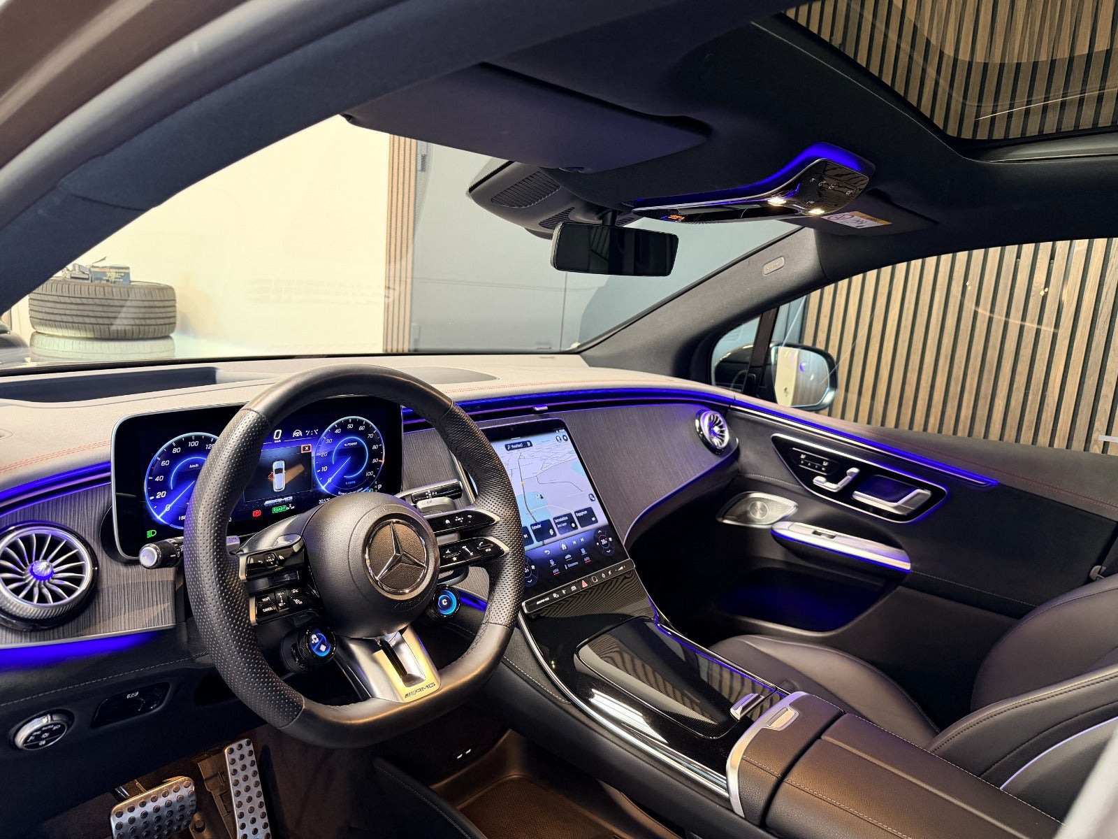 Brun Mercedes EQE43 SUV fra 2023