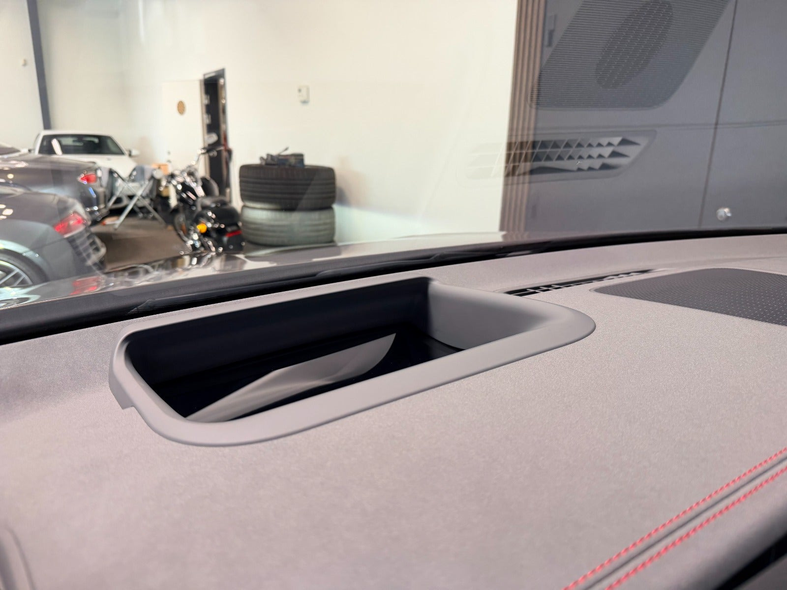 Brun Mercedes EQE43 SUV fra 2023