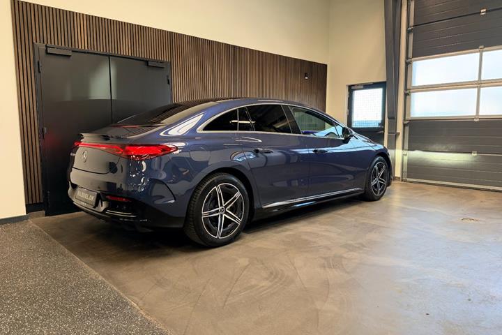 Blå Mercedes EQE350+ fra 2025