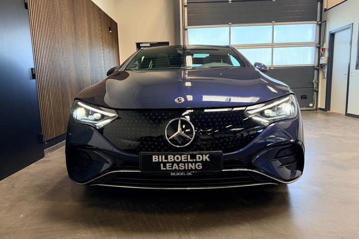 Blå Mercedes EQE350+ fra 2025