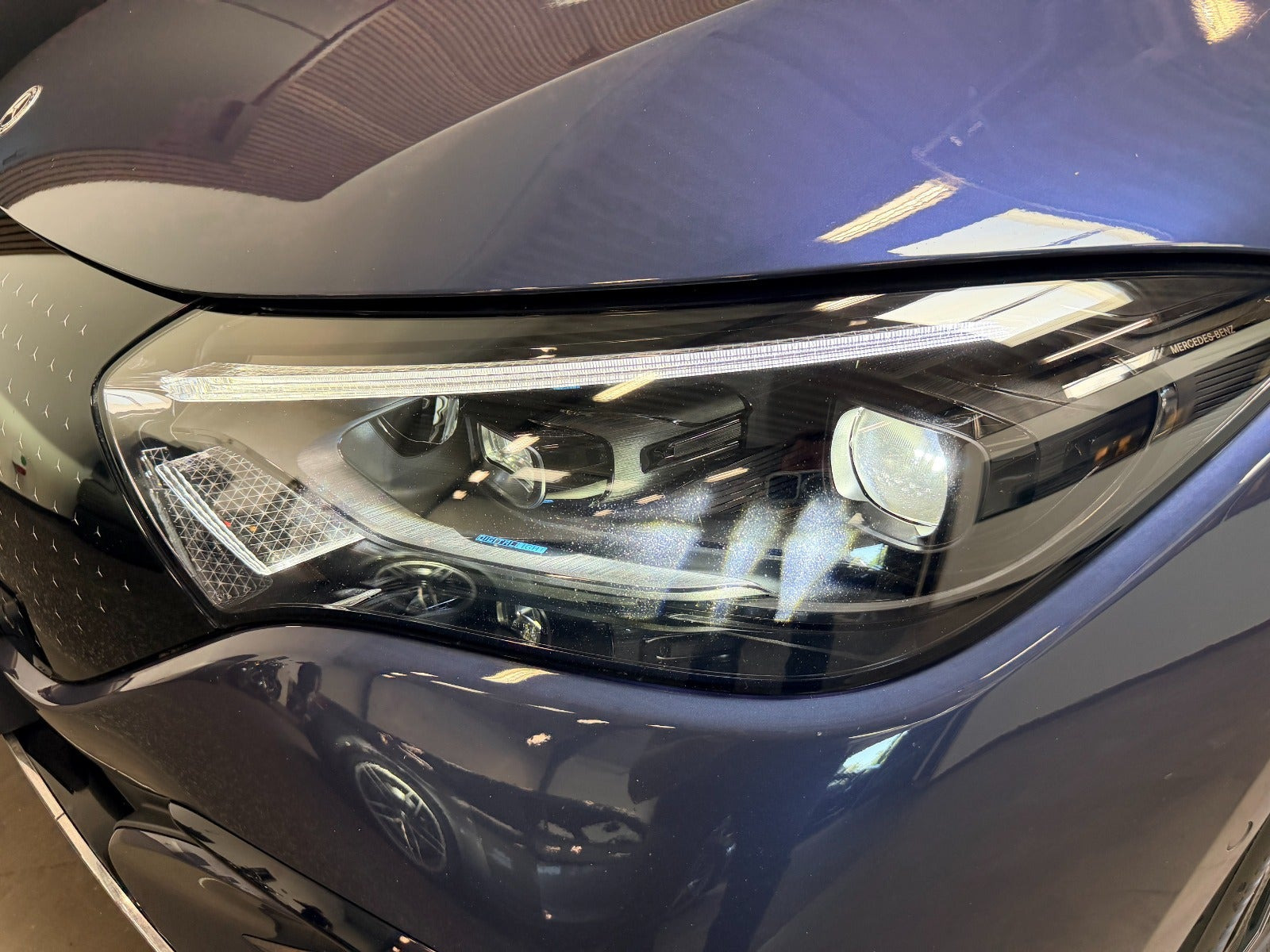 Blå Mercedes EQE350+ fra 2025