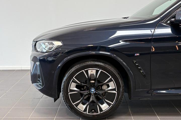 Sort BMW iX3 fra 2023