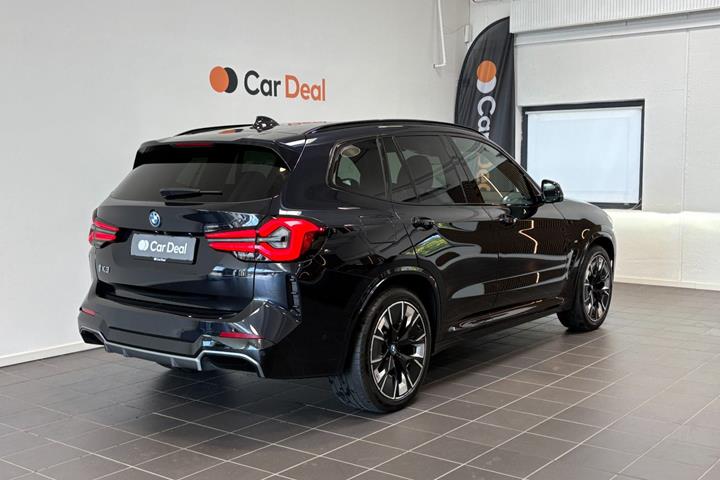 Sort BMW iX3 fra 2023