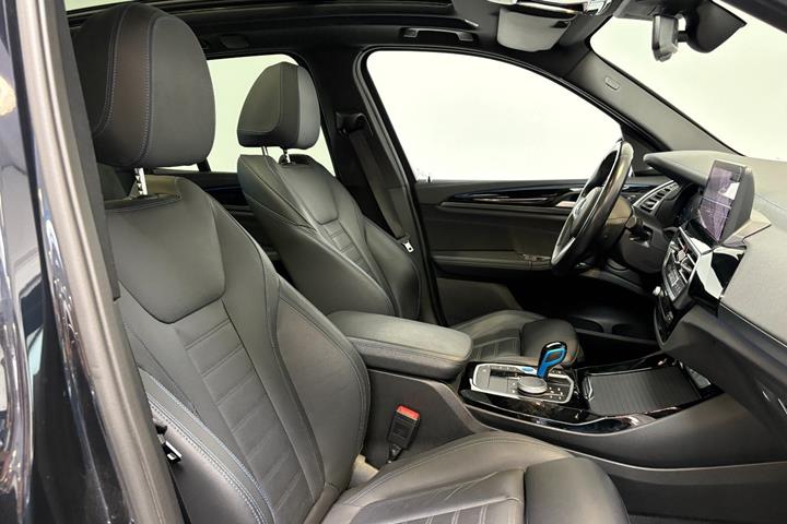 Sort BMW iX3 fra 2023