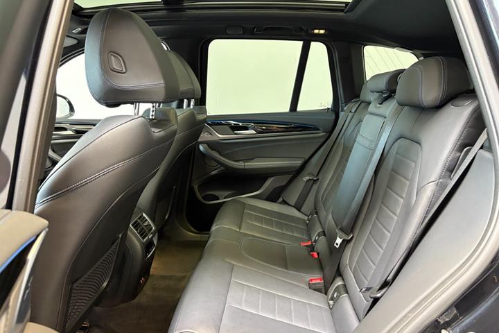 Sort BMW iX3 fra 2023