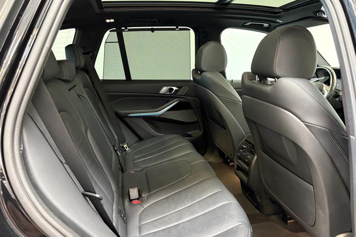 Sort BMW X5 fra 2021