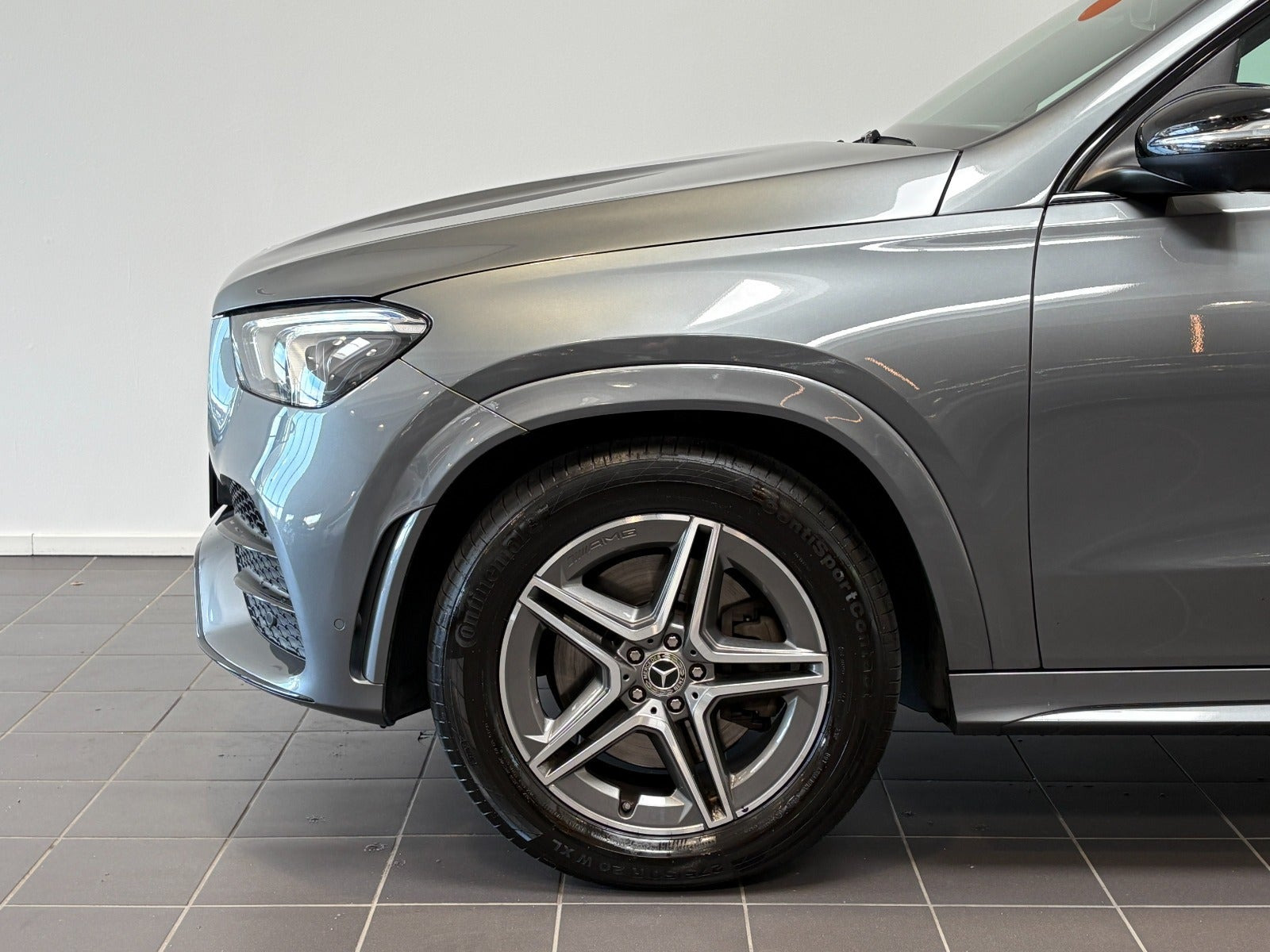 Grå Mercedes GLE350 de fra 2022