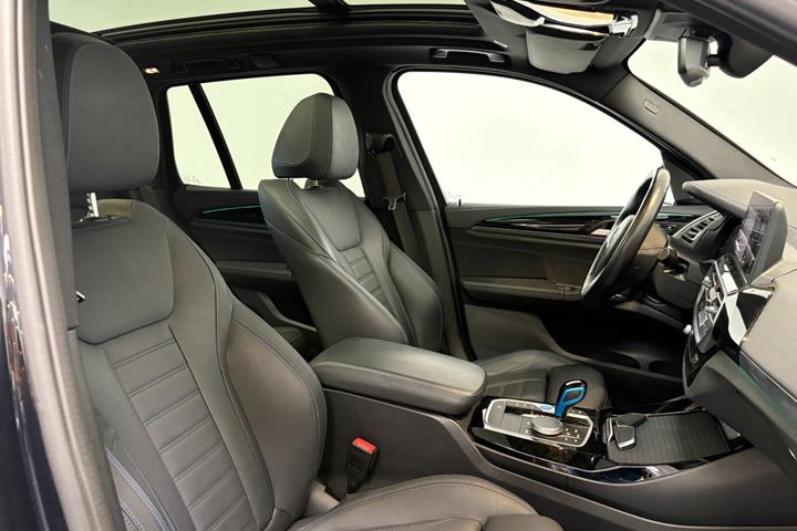 Sort BMW iX3 fra 2023