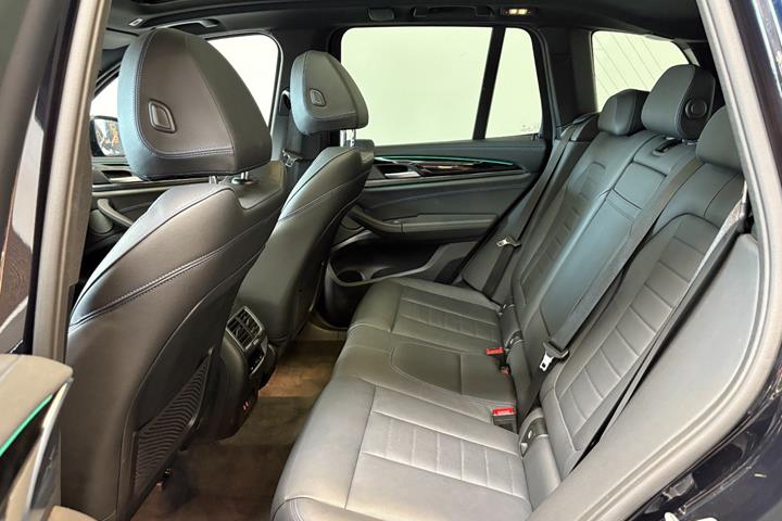 Sort BMW iX3 fra 2023