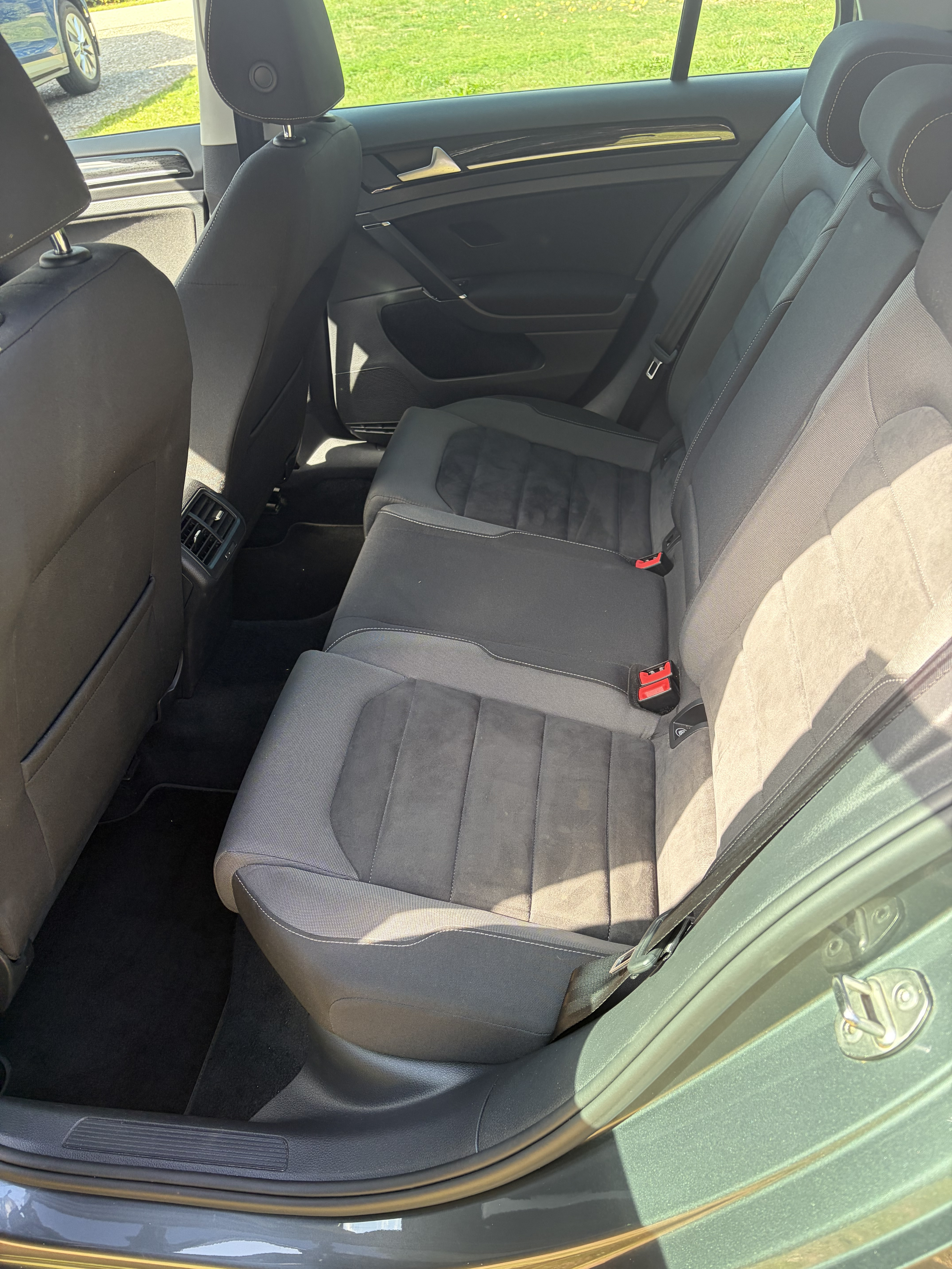 Beige VW Golf VII fra 2018