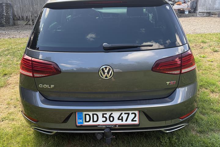 Beige VW Golf VII fra 2018