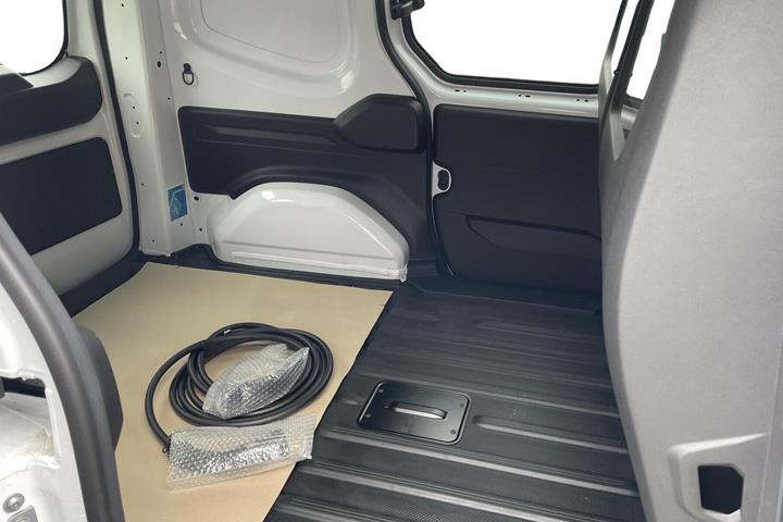 Hvid Nissan Townstar fra 2026
