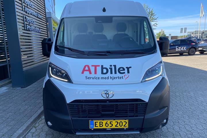 Hvid Toyota Proace Max fra 2024