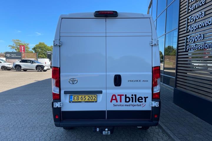 Hvid Toyota Proace Max fra 2024