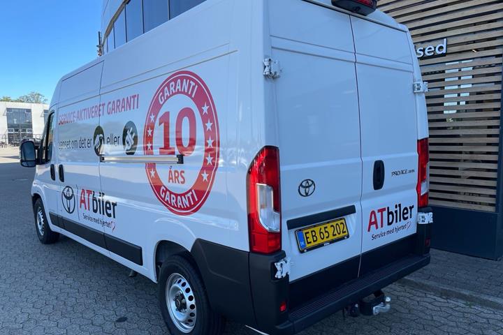 Hvid Toyota Proace Max fra 2024