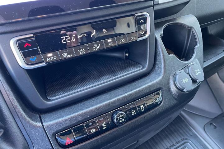 Hvid Toyota Proace Max fra 2024