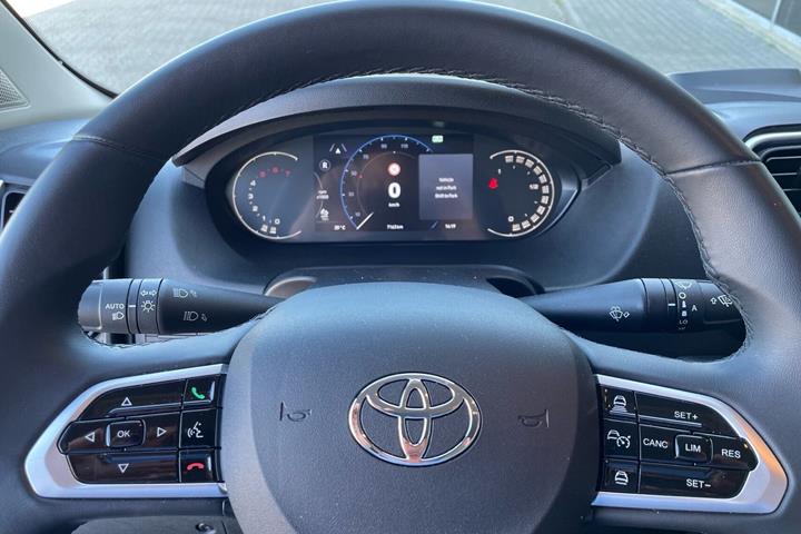 Hvid Toyota Proace Max fra 2024