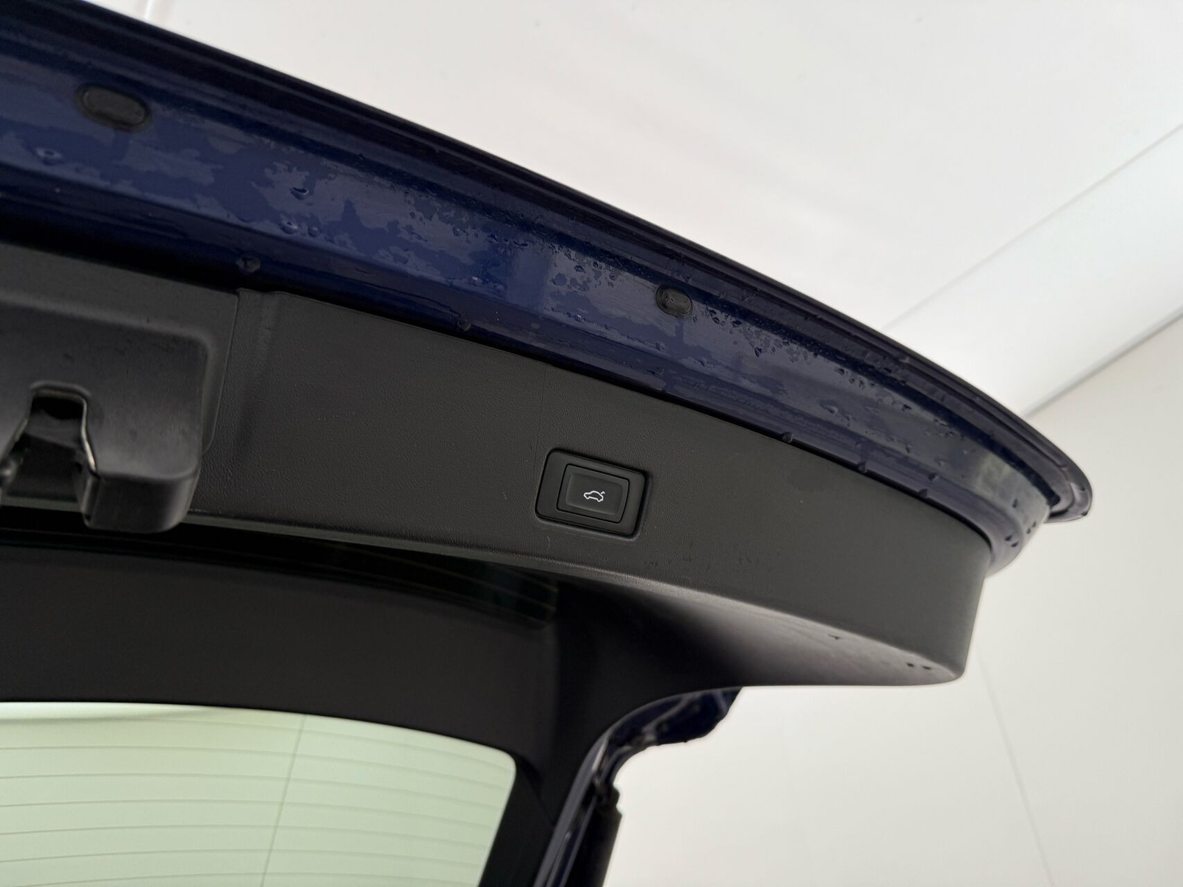 Blå Audi Q4 fra 2024