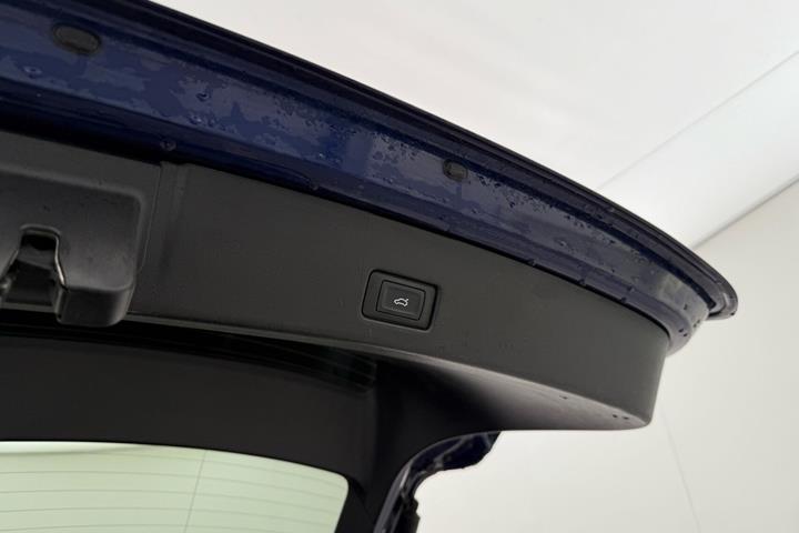 Blå Audi Q4 fra 2024