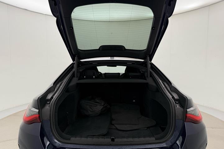 Blå BMW i4 fra 2023