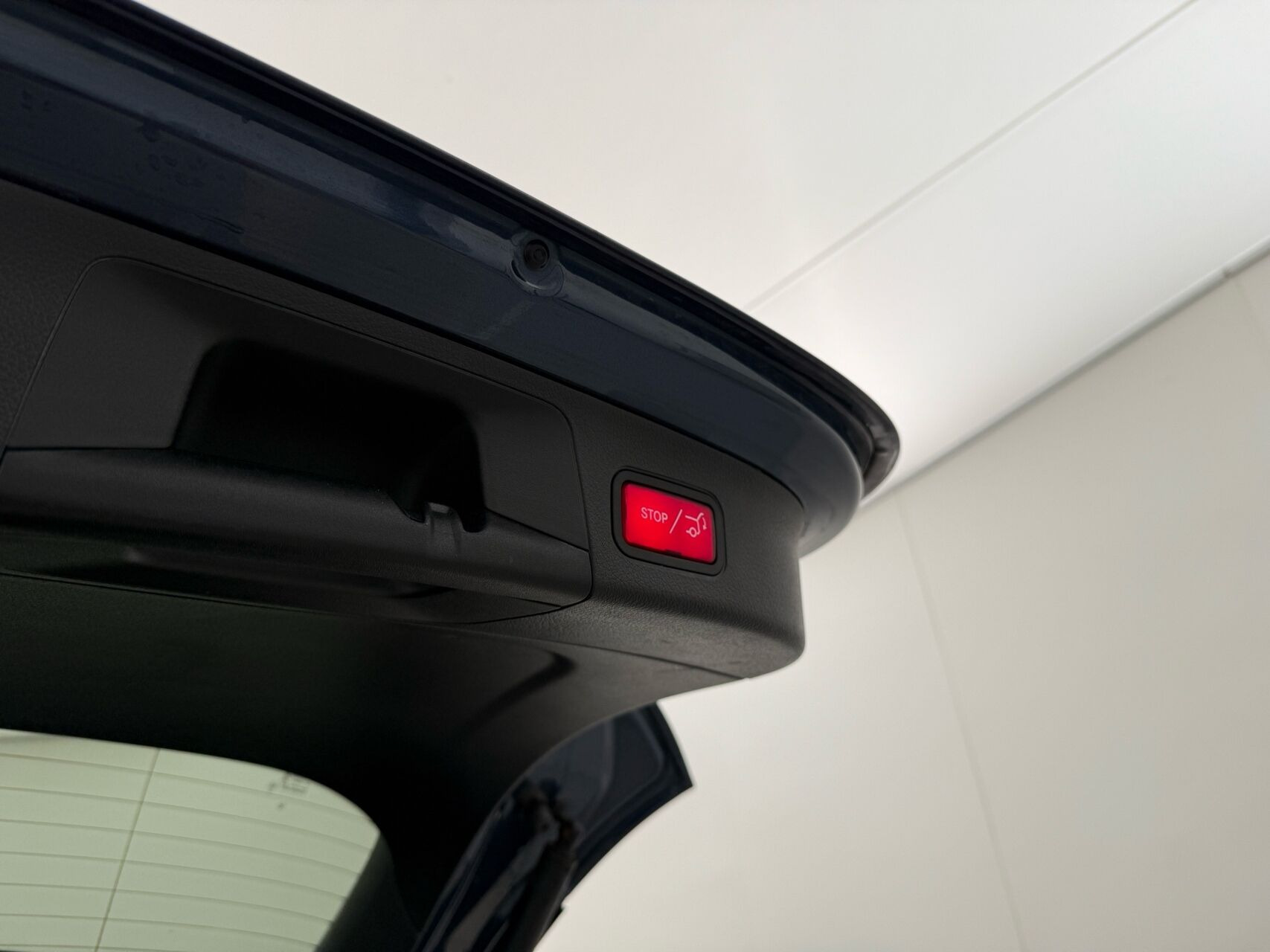 Blå Mercedes EQA250+ fra 2022