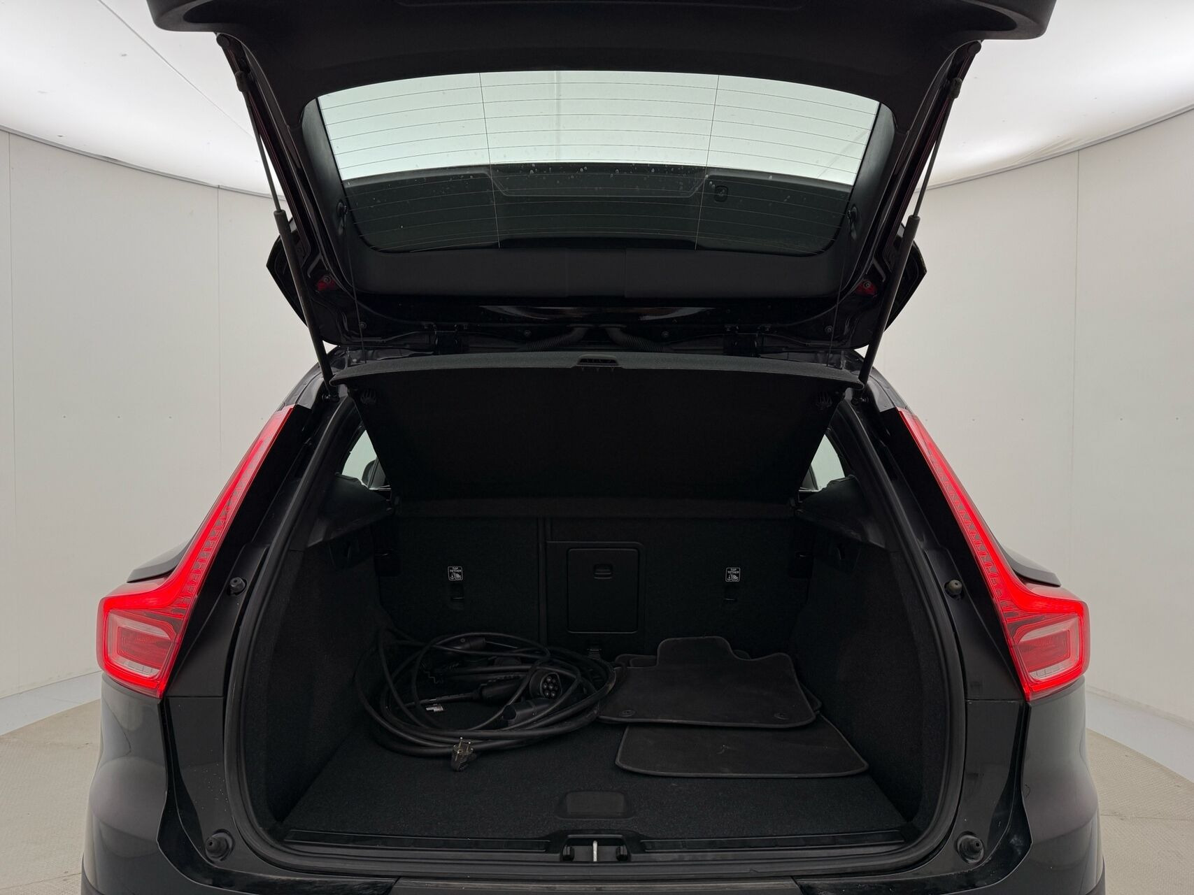 Sort Volvo XC40 fra 2022