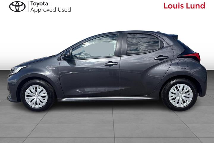 Grå Toyota Yaris fra 2020