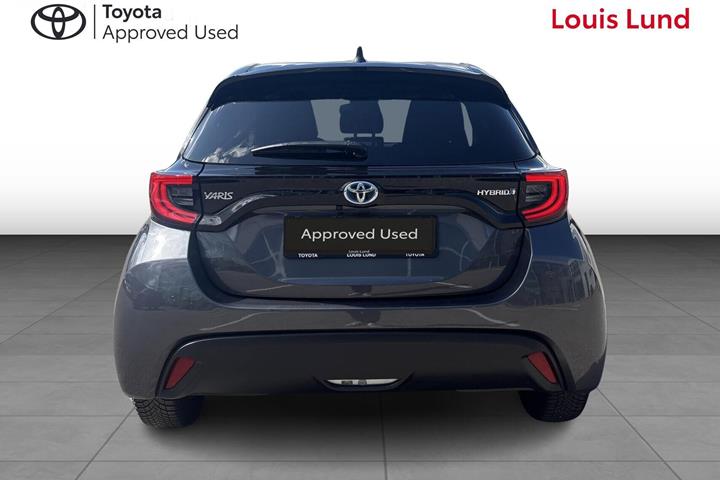 Grå Toyota Yaris fra 2020