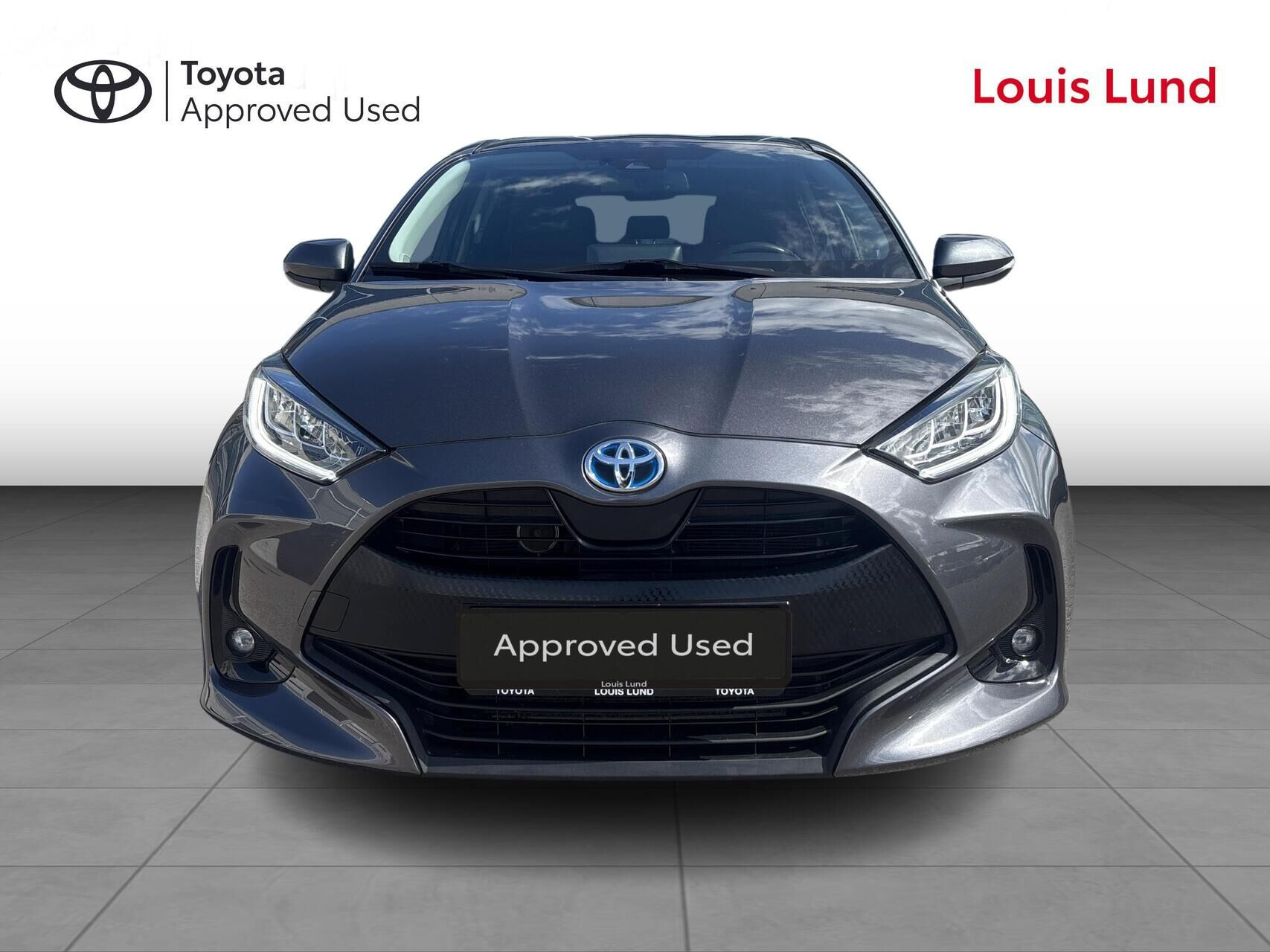 Grå Toyota Yaris fra 2020