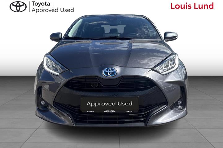 Grå Toyota Yaris fra 2020