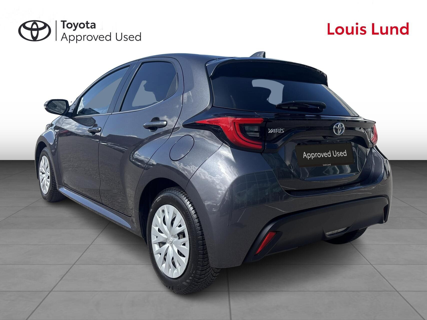 Grå Toyota Yaris fra 2020