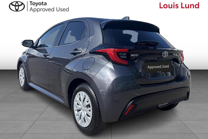 Grå Toyota Yaris fra 2020