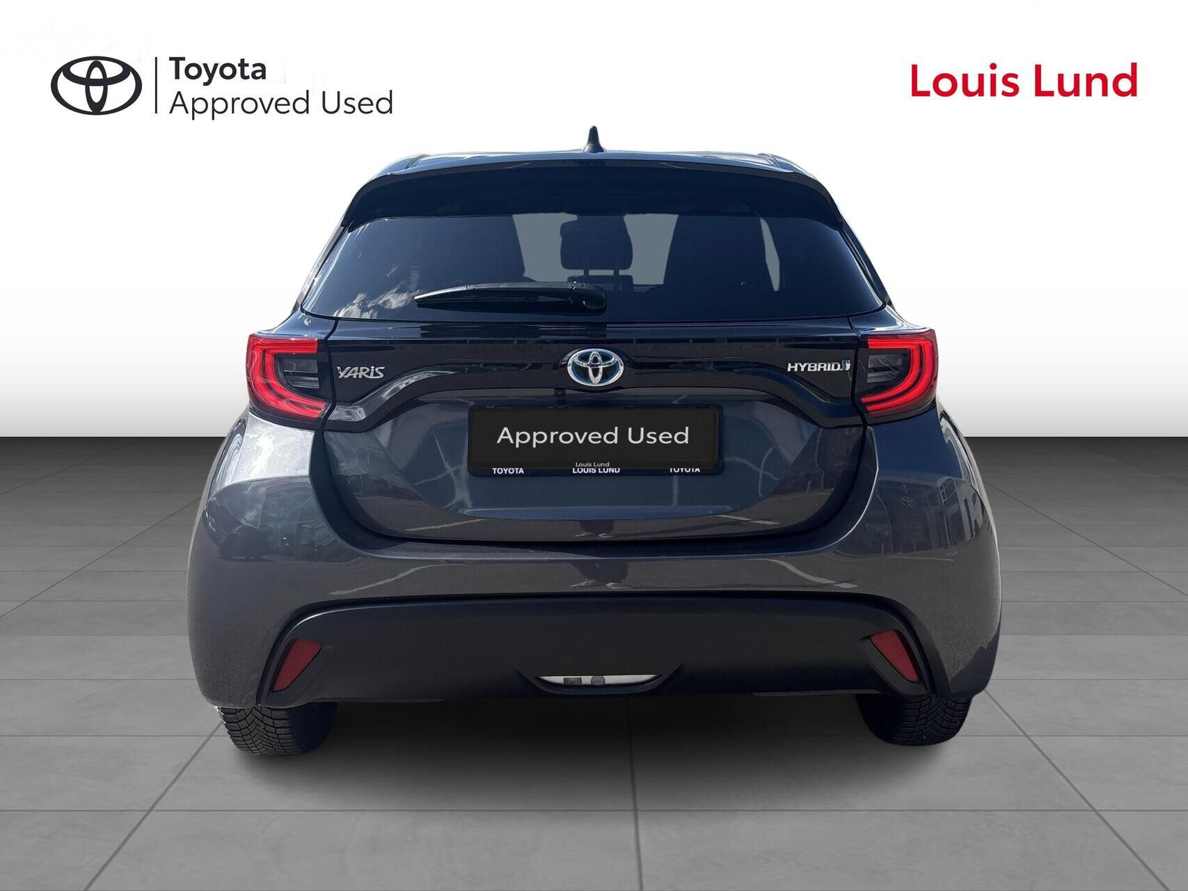 Grå Toyota Yaris fra 2020
