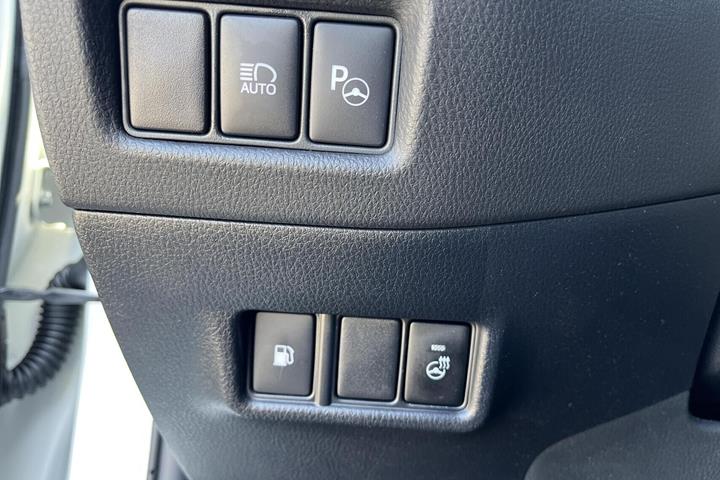 Hvid Toyota C-HR fra 2018