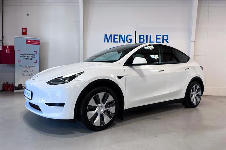 Hvid Tesla Model Y fra 2023
