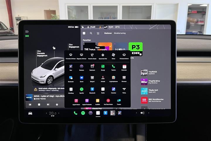 Hvid Tesla Model Y fra 2023