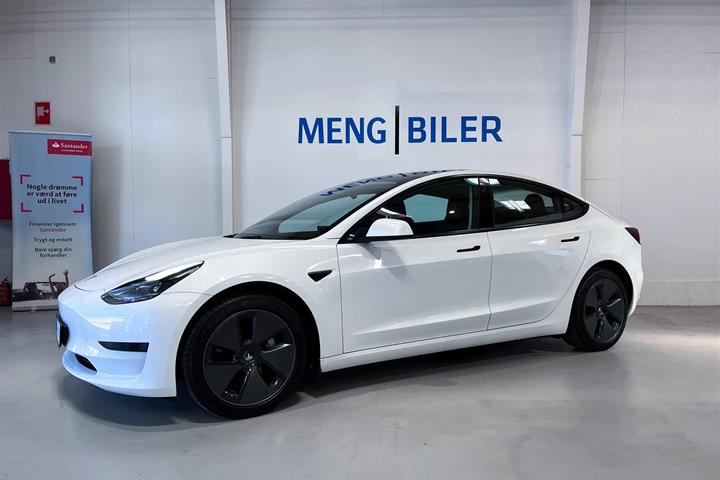 Hvid Tesla Model 3 fra 2023