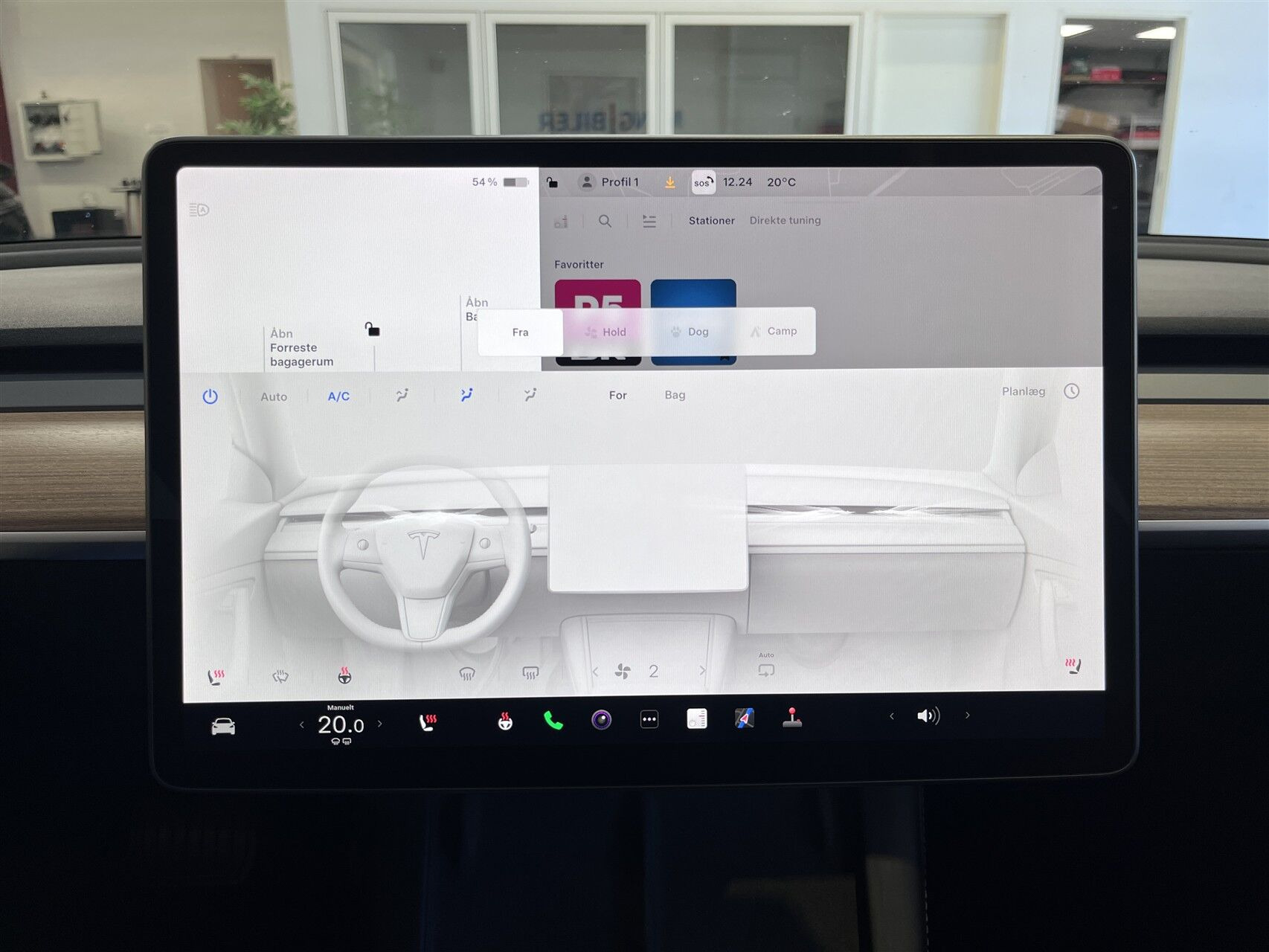 Hvid Tesla Model 3 fra 2023