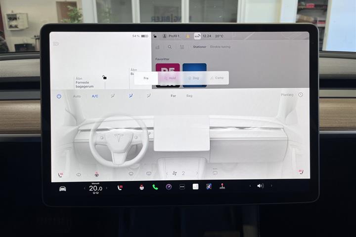 Hvid Tesla Model 3 fra 2023