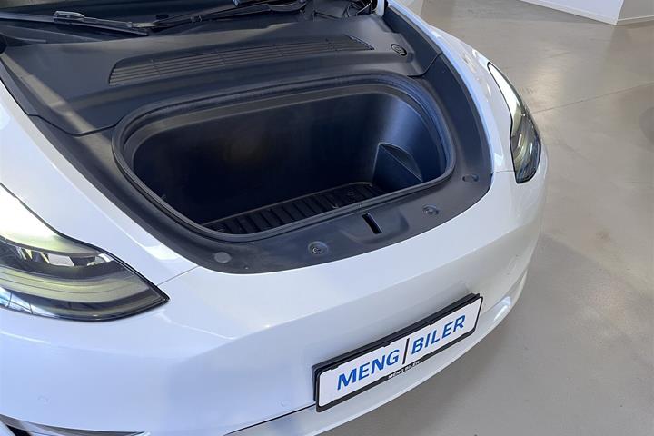Hvid Tesla Model Y fra 2021